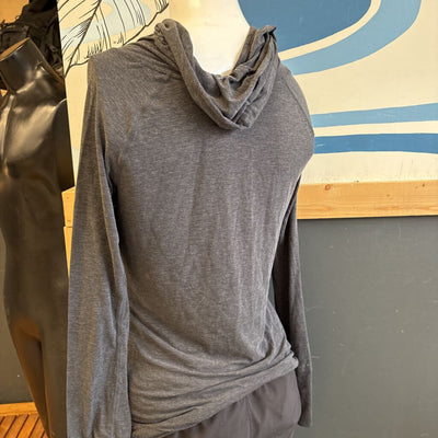 GapFit Breathe Respirant Long Sleeve Shirt: gray-women-xs