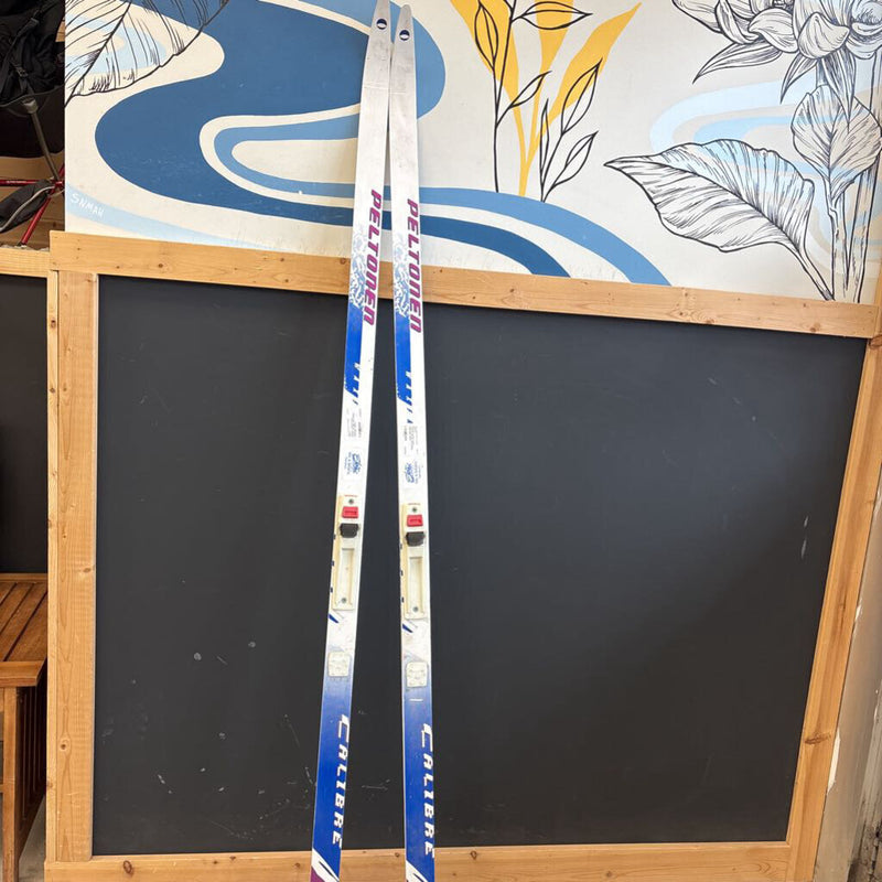Peltonen- Calibre Cross Country Ski with NNN binding: white/blue --205cm
