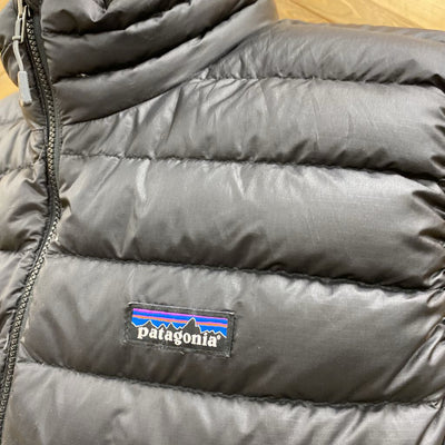 Patagonia - Men's Down Vest - MSRP $285: Black-men-XL