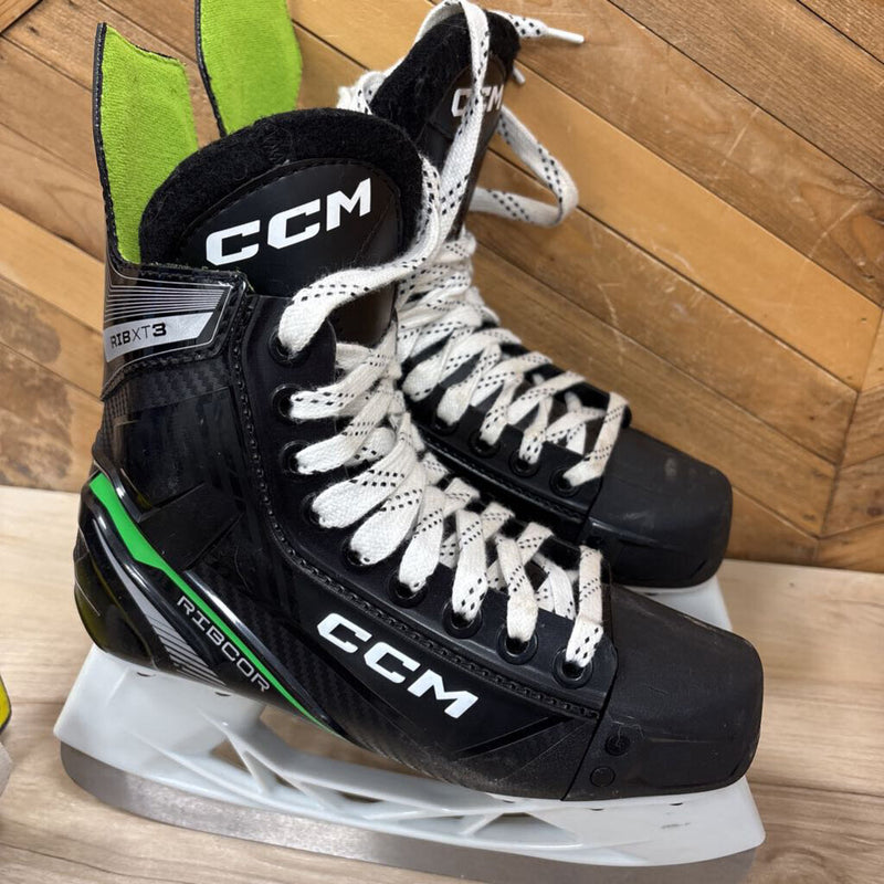 CCM- Youth Hockey Skates - MSRP $80: Black -children-3Y