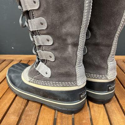 Sorel - Women's Joan of Arctic Winter Boots - MSRP $270: Grey/Black-women-W7